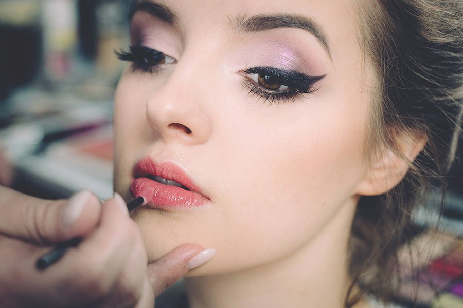 Lee más sobre el artículo ¿Por Qué Deberías Aprender Maquillaje Profesional? 10 Razones que Te Conquistarán